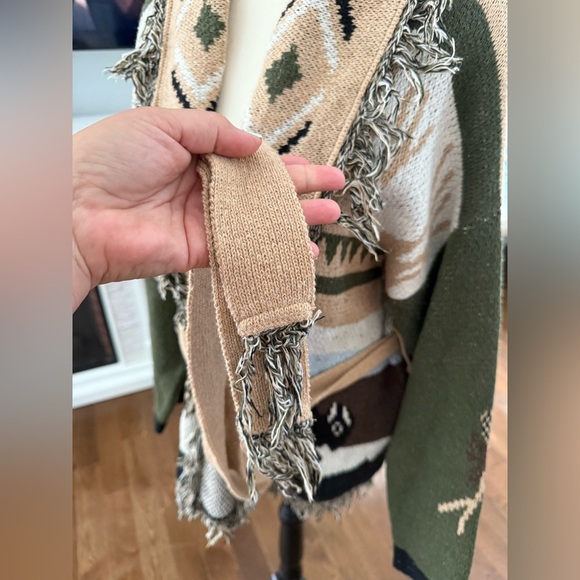 Women's Geometric Knit Cardigan - Green and Tan - Picture 6 of 7